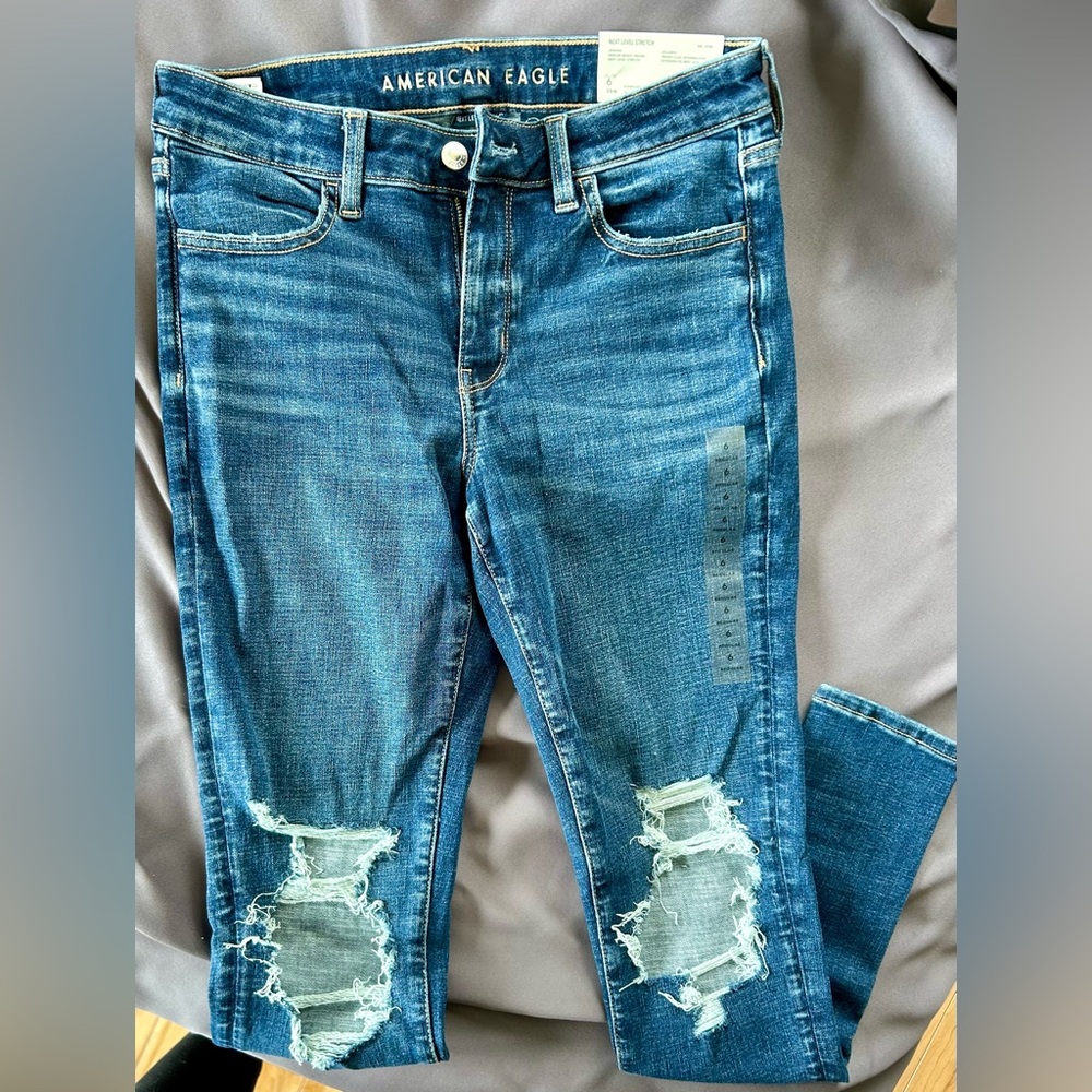 New with tags women’s American eagle ripped next level stretch skinny jeans